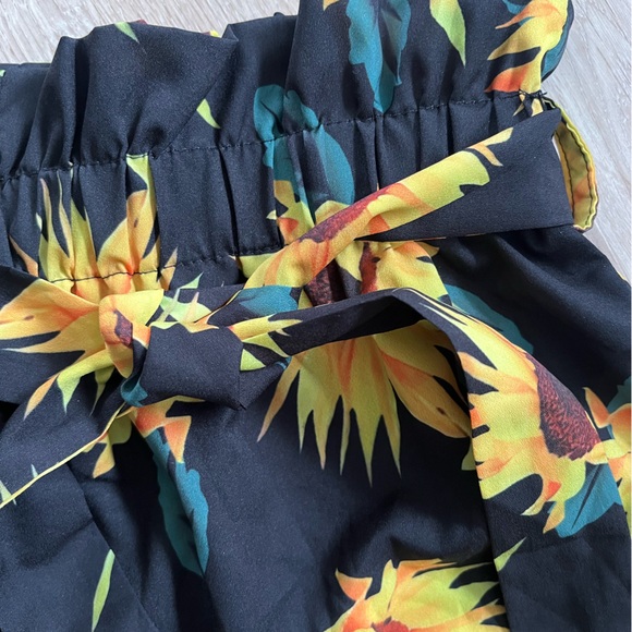 High waisted sunflower paper bag shorts. - Picture 3 of 5